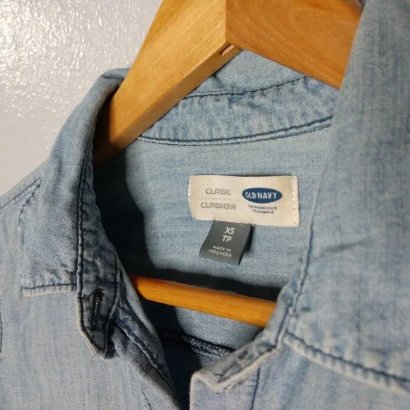 Old Navy Women's XS Classic Fit Button Down Chambray Blue Shirt Western Collared - Picture 2 of 4